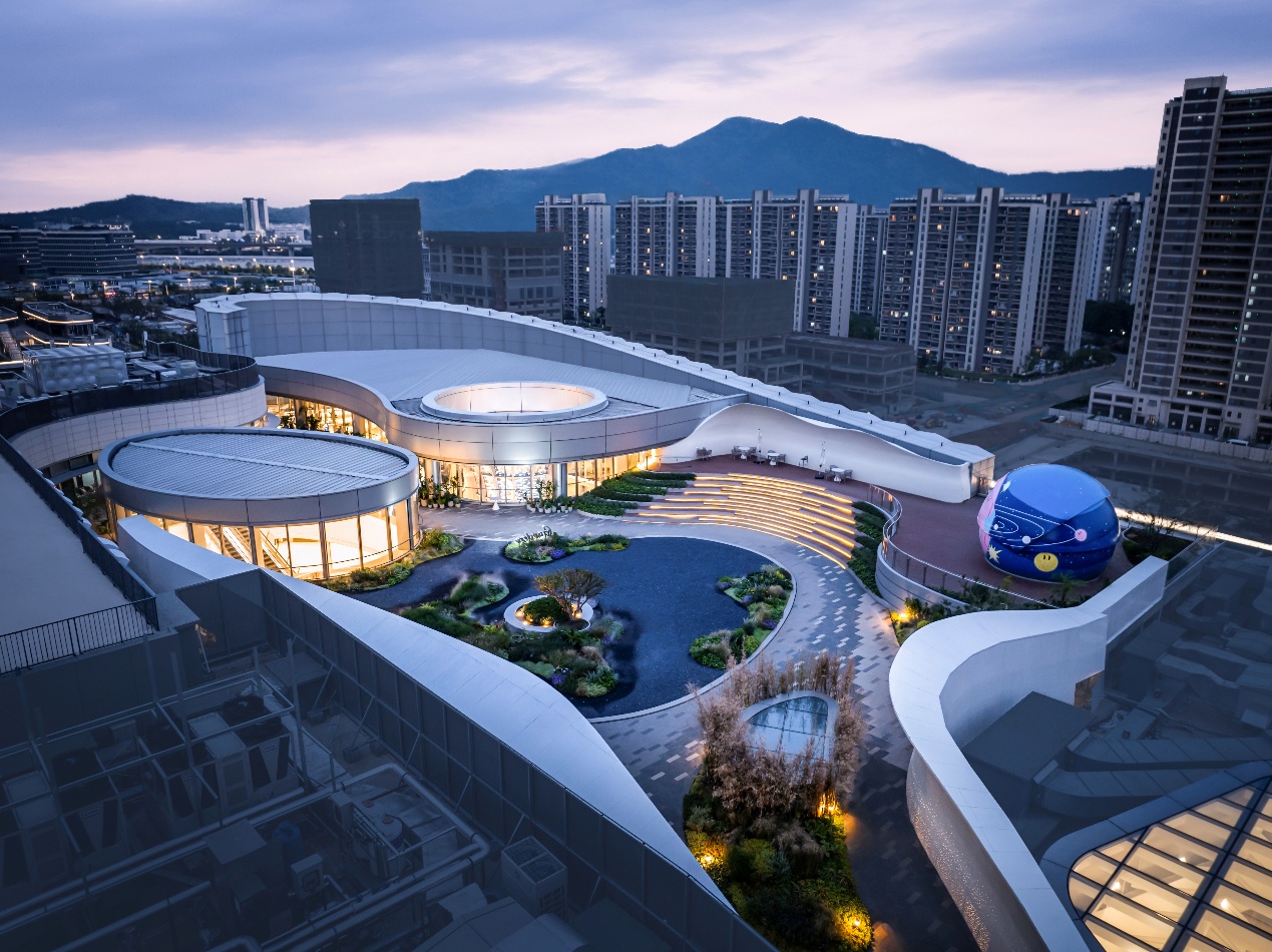 建筑与房屋的城市空拍图

描述已自动生成